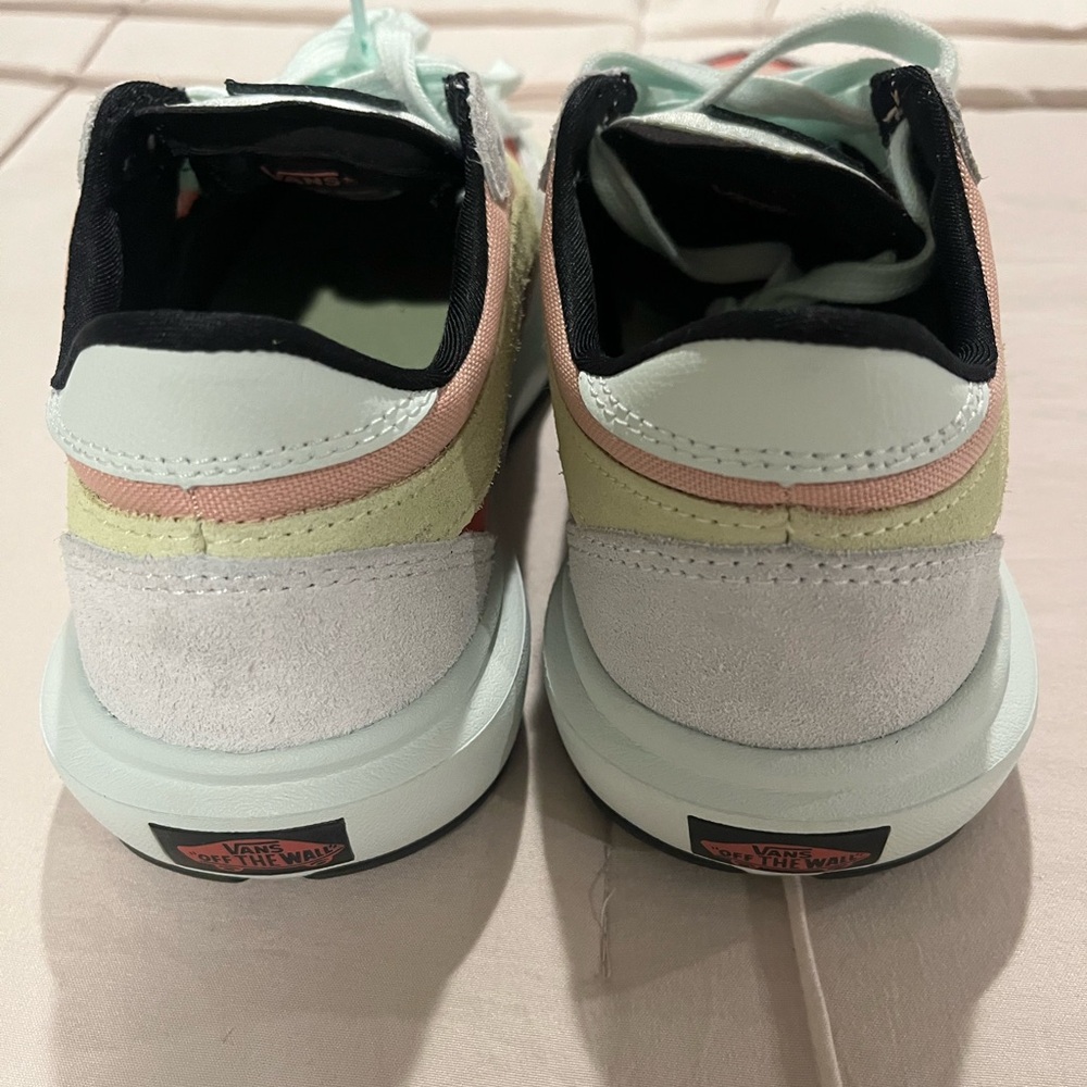 VANS - Picture 5 of 7